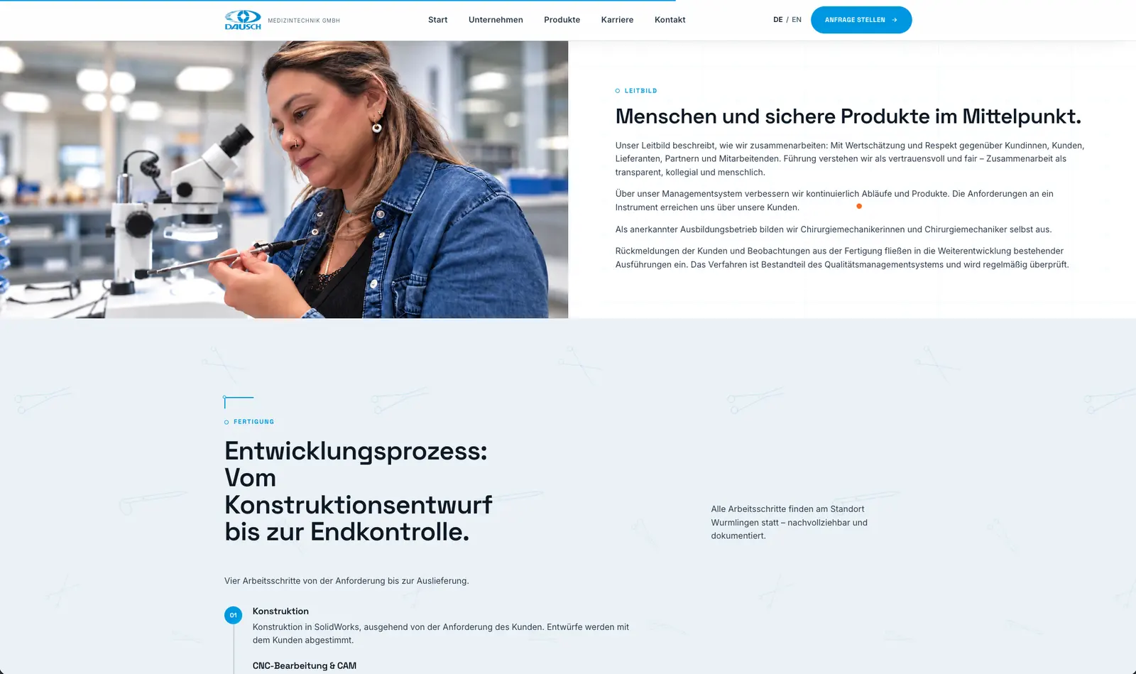 Leitbild mit Mitarbeiterin am Mikroskop und Abschnitt zum Entwicklungsprozess